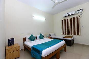 Capital O 10546 Parkway Inn Ченай Екстериор снимка