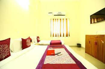Capital O 10546 Parkway Inn Ченай Екстериор снимка