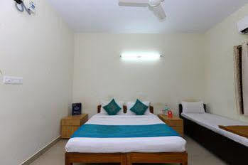 Capital O 10546 Parkway Inn Ченай Екстериор снимка